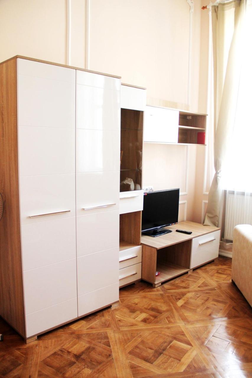 איוונו-פרנקיבסק Apartment In The City Center מראה חיצוני תמונה